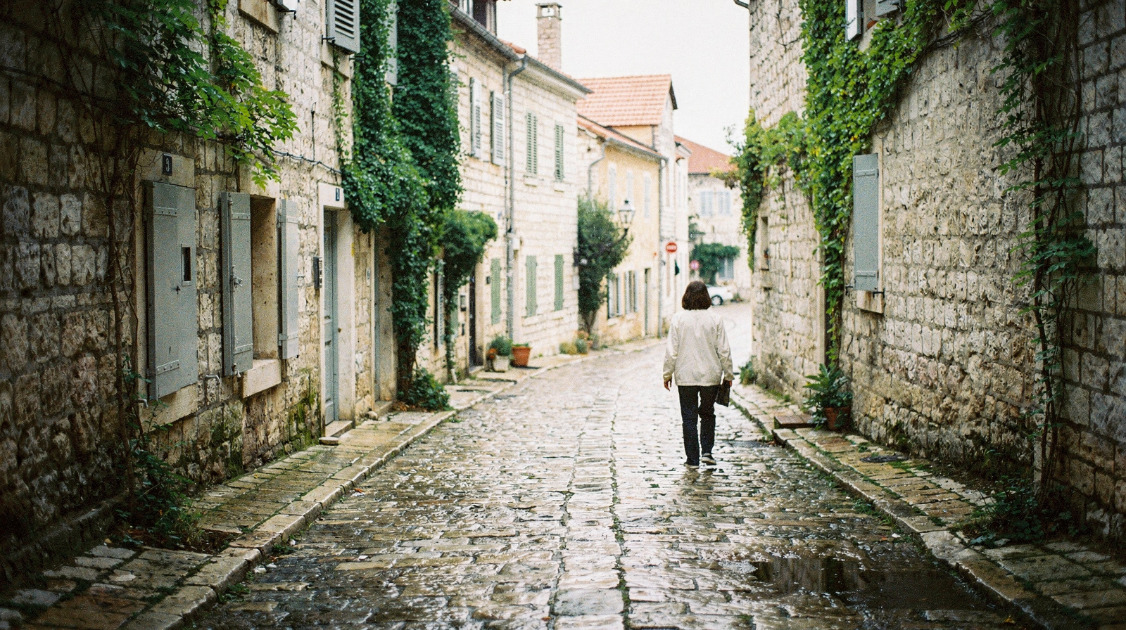 Mostar in April, May and October: The Shoulder Season Case