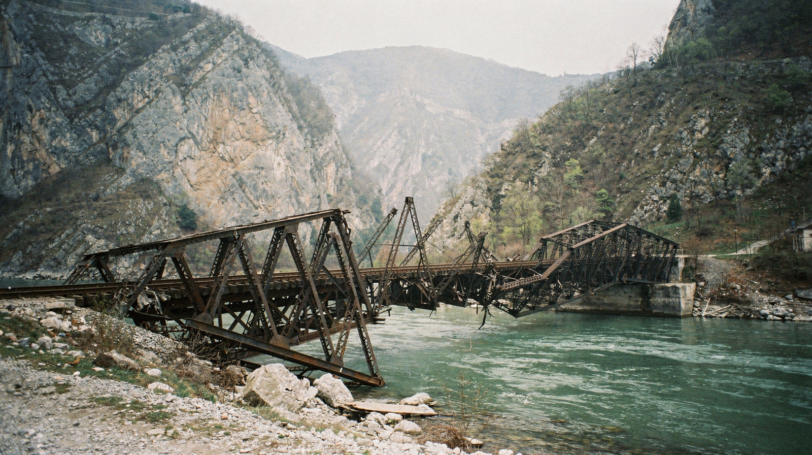 The Battle of the Neretva (1943) and the 1992–1995 War: Two Different Conflicts